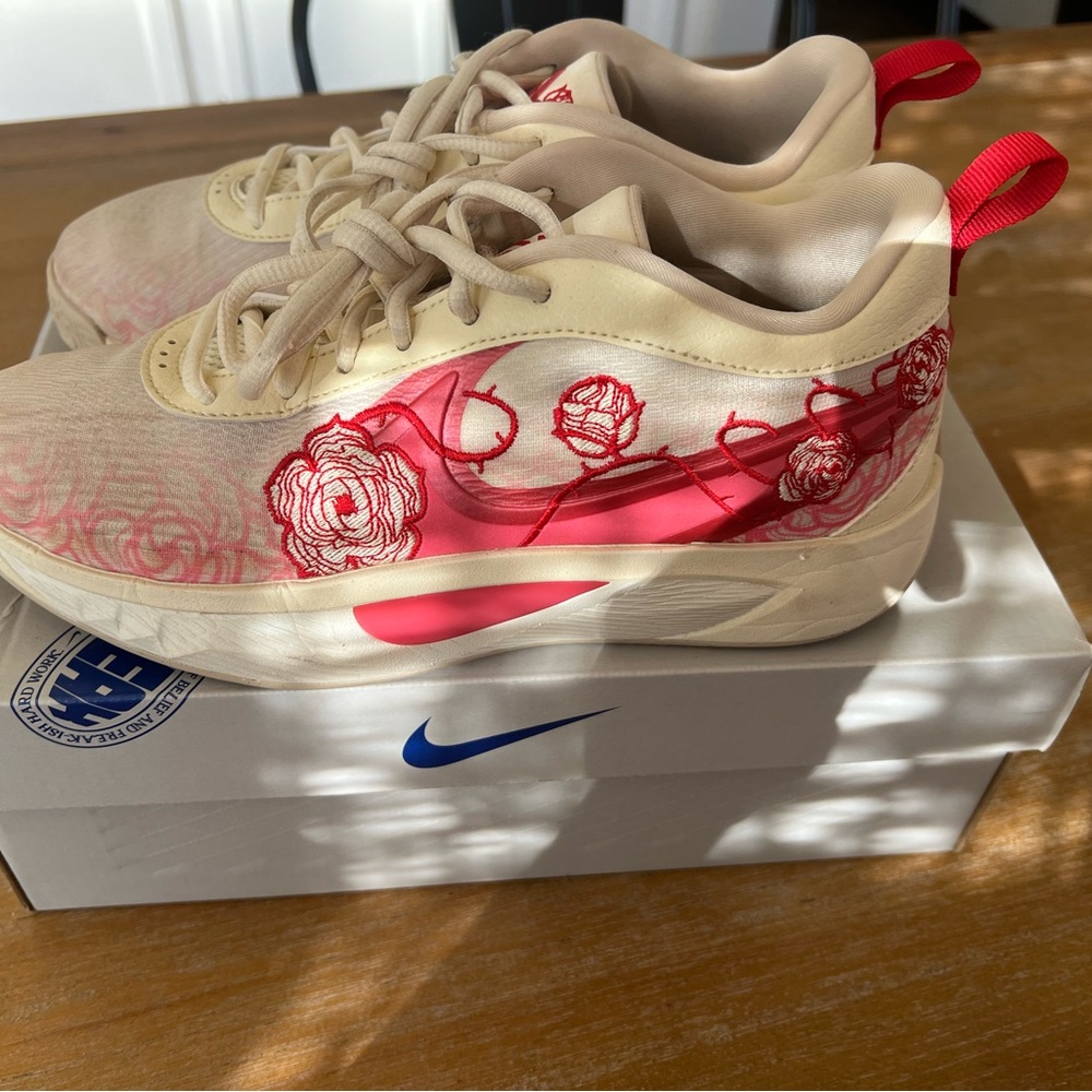 Nike Kids Sneakers in Cream and Pink